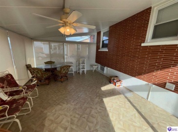 Jenny Lane, Louisville, Kentucky 40219, ,2 BathroomsBathrooms,For Sale,Jenny Lane,HK24004576