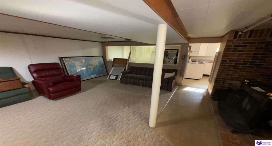 Jenny Lane, Louisville, Kentucky 40219, ,2 BathroomsBathrooms,For Sale,Jenny Lane,HK24004576