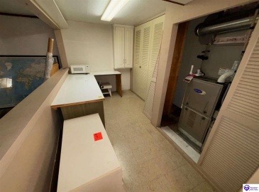 Jenny Lane, Louisville, Kentucky 40219, ,2 BathroomsBathrooms,For Sale,Jenny Lane,HK24004576