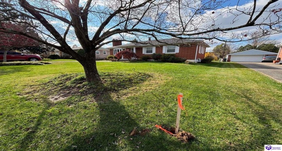 Jenny Lane, Louisville, Kentucky 40219, ,2 BathroomsBathrooms,For Sale,Jenny Lane,HK24004576