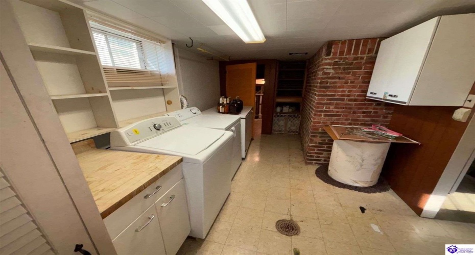 Jenny Lane, Louisville, Kentucky 40219, ,2 BathroomsBathrooms,For Sale,Jenny Lane,HK24004576