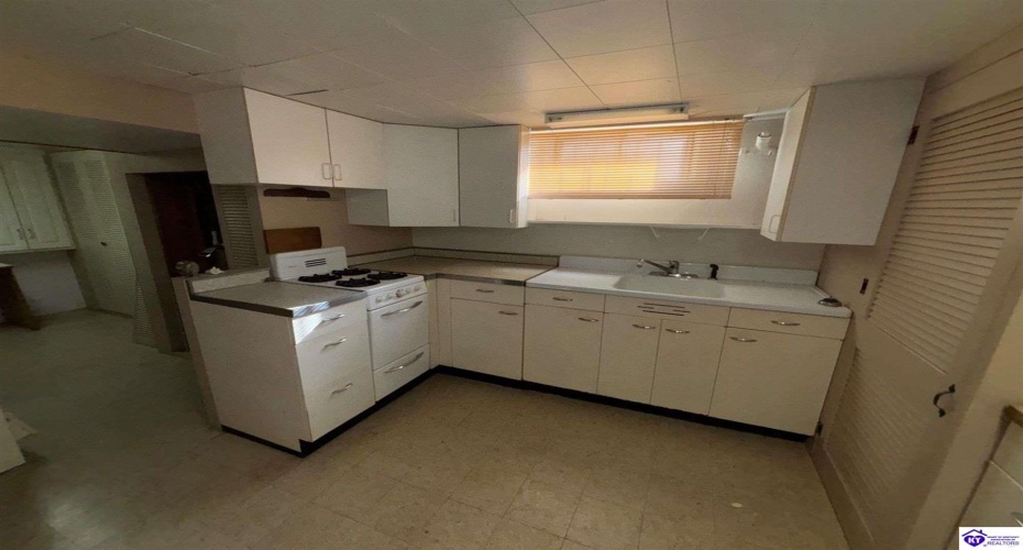 Jenny Lane, Louisville, Kentucky 40219, ,2 BathroomsBathrooms,For Sale,Jenny Lane,HK24004576