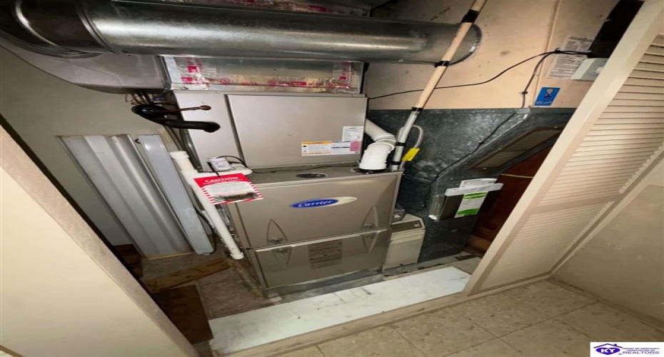 Jenny Lane, Louisville, Kentucky 40219, ,2 BathroomsBathrooms,For Sale,Jenny Lane,HK24004576