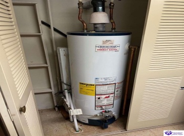 Jenny Lane, Louisville, Kentucky 40219, ,2 BathroomsBathrooms,For Sale,Jenny Lane,HK24004576