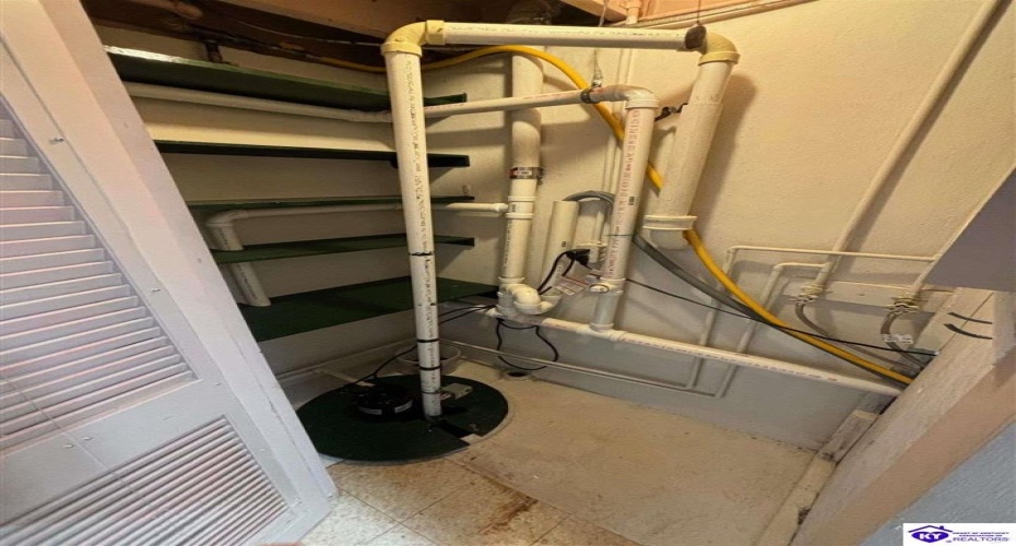 Jenny Lane, Louisville, Kentucky 40219, ,2 BathroomsBathrooms,For Sale,Jenny Lane,HK24004576