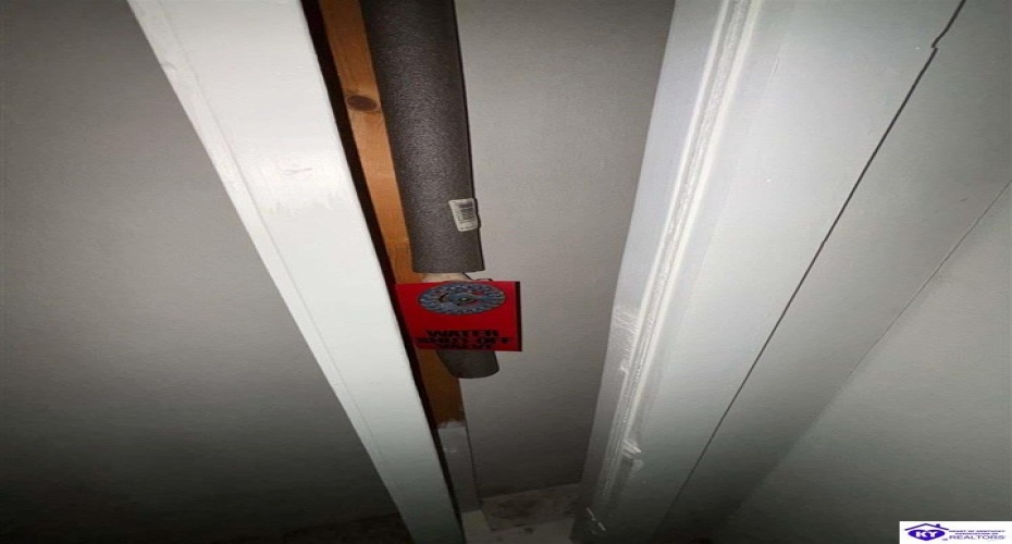 Jenny Lane, Louisville, Kentucky 40219, ,2 BathroomsBathrooms,For Sale,Jenny Lane,HK24004576