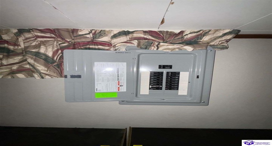 Jenny Lane, Louisville, Kentucky 40219, ,2 BathroomsBathrooms,For Sale,Jenny Lane,HK24004576