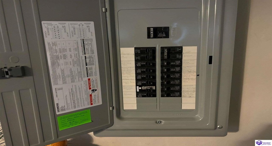 Jenny Lane, Louisville, Kentucky 40219, ,2 BathroomsBathrooms,For Sale,Jenny Lane,HK24004576