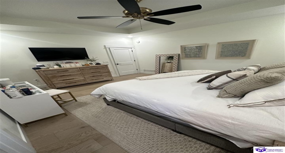 High Peak Place, Elizabethtown, Kentucky 42701, ,3 BathroomsBathrooms,For Sale,High Peak Place,HK24004579