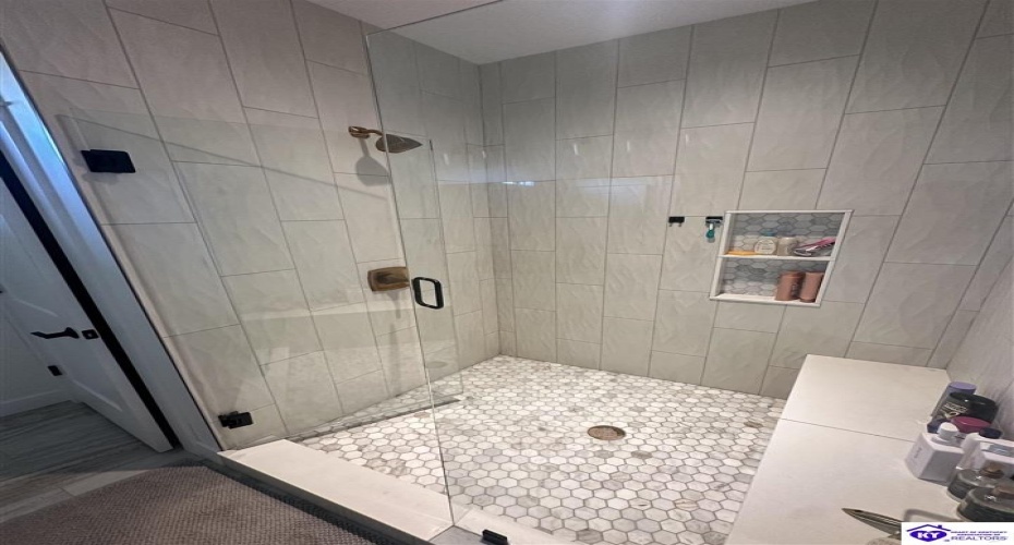 High Peak Place, Elizabethtown, Kentucky 42701, ,3 BathroomsBathrooms,For Sale,High Peak Place,HK24004579