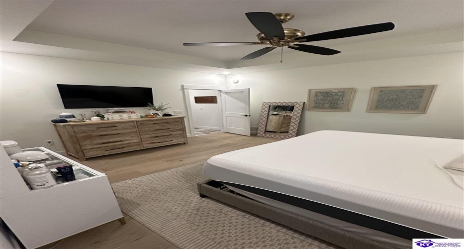 High Peak Place, Elizabethtown, Kentucky 42701, ,3 BathroomsBathrooms,For Sale,High Peak Place,HK24004579