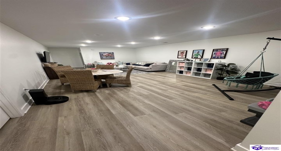 High Peak Place, Elizabethtown, Kentucky 42701, ,3 BathroomsBathrooms,For Sale,High Peak Place,HK24004579