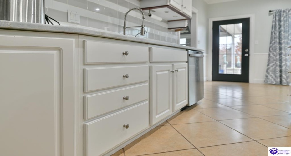 Four Seasons Drive, Coxs Creek, Kentucky 40013, ,3 BathroomsBathrooms,For Sale,Four Seasons Drive,HK24004580