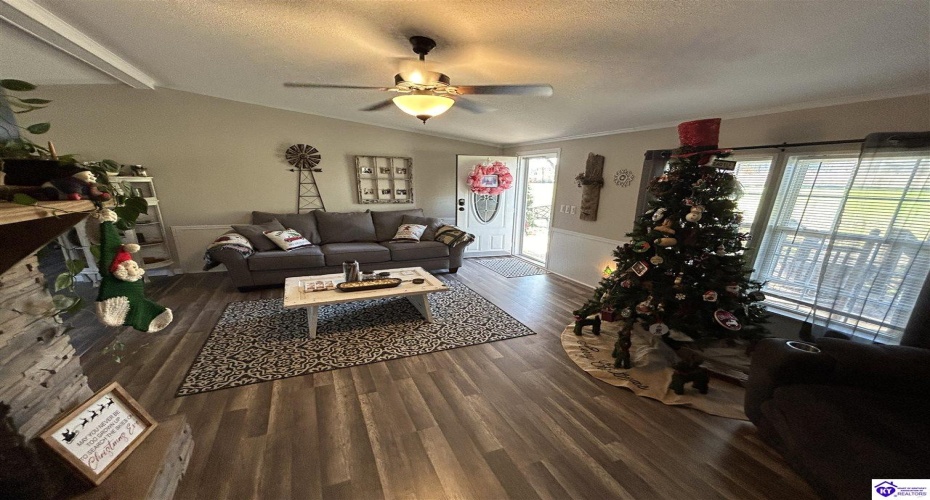 Diana Court, Brandenburg, Kentucky 40108, ,2 BathroomsBathrooms,For Sale,Diana Court,HK24004302