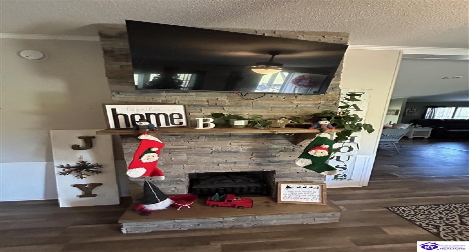 Diana Court, Brandenburg, Kentucky 40108, ,2 BathroomsBathrooms,For Sale,Diana Court,HK24004302