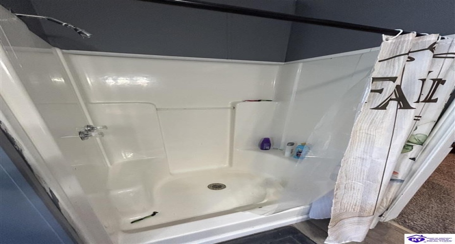 Diana Court, Brandenburg, Kentucky 40108, ,2 BathroomsBathrooms,For Sale,Diana Court,HK24004302