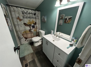 Diana Court, Brandenburg, Kentucky 40108, ,2 BathroomsBathrooms,For Sale,Diana Court,HK24004302