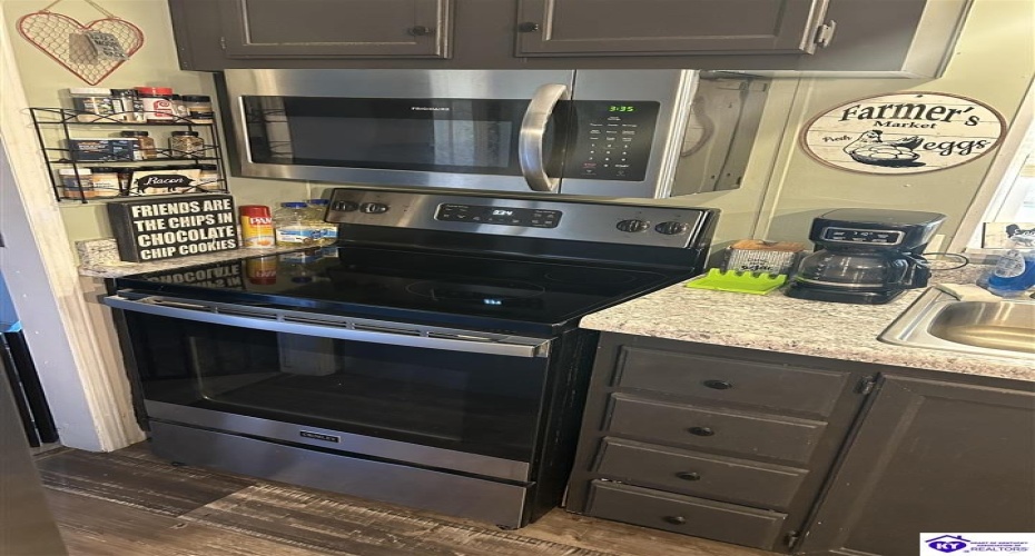 Diana Court, Brandenburg, Kentucky 40108, ,2 BathroomsBathrooms,For Sale,Diana Court,HK24004302