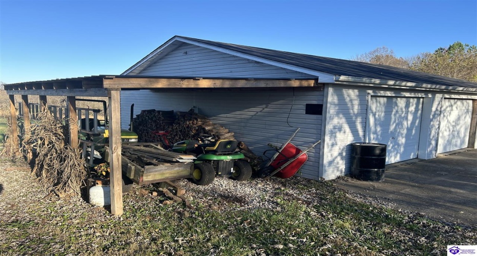 Diana Court, Brandenburg, Kentucky 40108, ,2 BathroomsBathrooms,For Sale,Diana Court,HK24004302