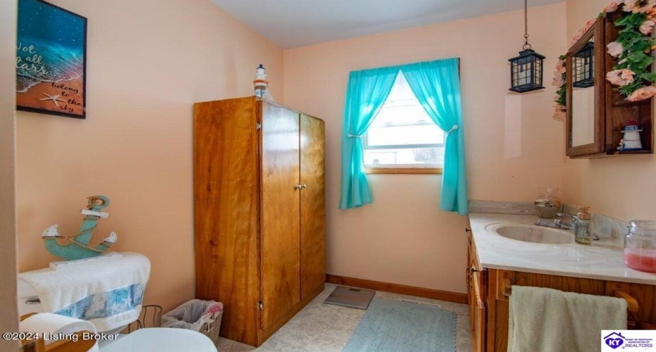 Clearview Drive, Munfordville, Kentucky 42765, ,2 BathroomsBathrooms,For Sale,Clearview Drive,HK24002749