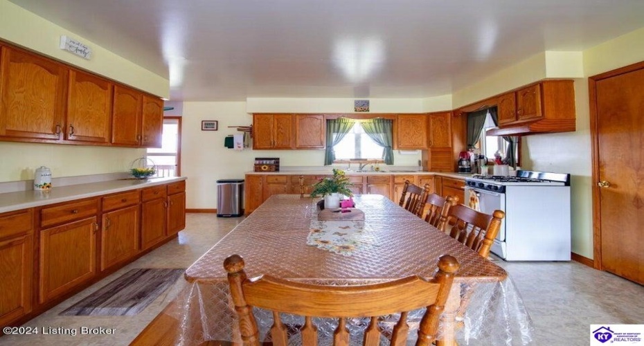 Clearview Drive, Munfordville, Kentucky 42765, ,2 BathroomsBathrooms,For Sale,Clearview Drive,HK24002749