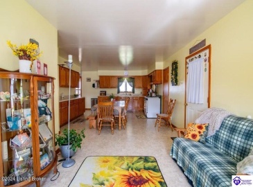 Clearview Drive, Munfordville, Kentucky 42765, ,2 BathroomsBathrooms,For Sale,Clearview Drive,HK24002749