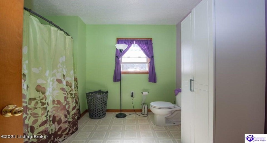 Clearview Drive, Munfordville, Kentucky 42765, ,2 BathroomsBathrooms,For Sale,Clearview Drive,HK24002749