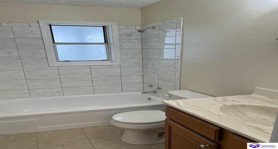 Indiana Trail, Radcliff, Kentucky 40160, ,2 BathroomsBathrooms,For Sale,Indiana Trail,HK24004593