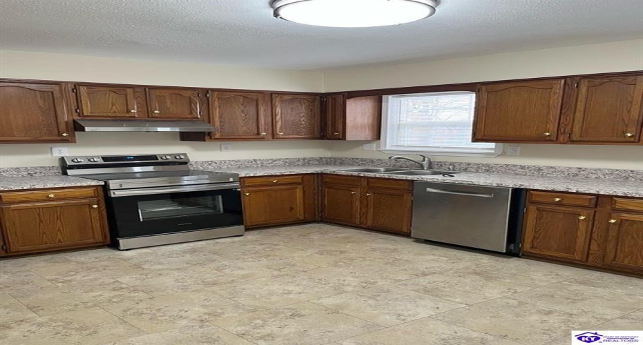 Indiana Trail, Radcliff, Kentucky 40160, ,2 BathroomsBathrooms,For Sale,Indiana Trail,HK24004593