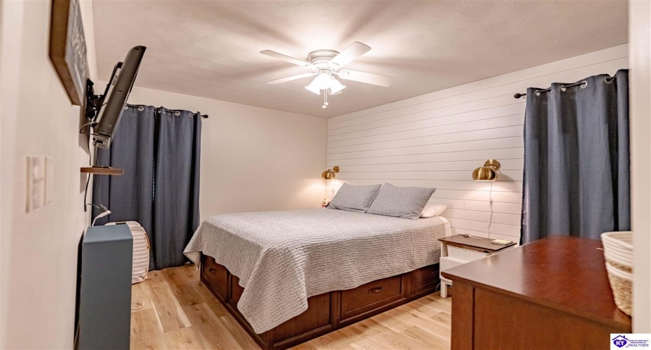 McCormack Avenue, Elizabethtown, Kentucky 42701, ,2 BathroomsBathrooms,For Sale,McCormack Avenue,HK24004599