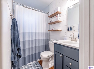 McCormack Avenue, Elizabethtown, Kentucky 42701, ,2 BathroomsBathrooms,For Sale,McCormack Avenue,HK24004599