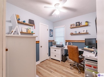 McCormack Avenue, Elizabethtown, Kentucky 42701, ,2 BathroomsBathrooms,For Sale,McCormack Avenue,HK24004599