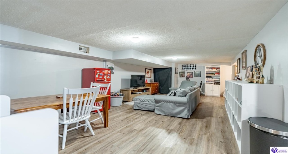 McCormack Avenue, Elizabethtown, Kentucky 42701, ,2 BathroomsBathrooms,For Sale,McCormack Avenue,HK24004599