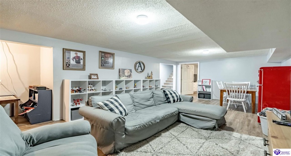 McCormack Avenue, Elizabethtown, Kentucky 42701, ,2 BathroomsBathrooms,For Sale,McCormack Avenue,HK24004599