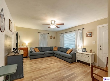 McCormack Avenue, Elizabethtown, Kentucky 42701, ,2 BathroomsBathrooms,For Sale,McCormack Avenue,HK24004599