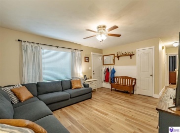 McCormack Avenue, Elizabethtown, Kentucky 42701, ,2 BathroomsBathrooms,For Sale,McCormack Avenue,HK24004599