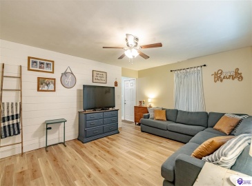 McCormack Avenue, Elizabethtown, Kentucky 42701, ,2 BathroomsBathrooms,For Sale,McCormack Avenue,HK24004599