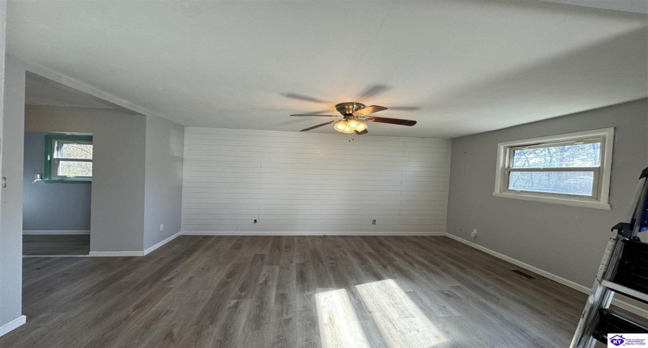 First Street, Elizabethtown, Kentucky 42701, ,1 BathroomBathrooms,For Sale,First Street,HK24004606