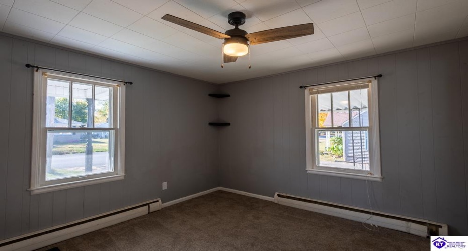 Maple Avenue, Hodgenville, Kentucky 42748, ,2 BathroomsBathrooms,For Sale,Maple Avenue,HK24004104