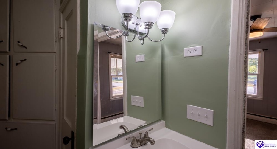 Maple Avenue, Hodgenville, Kentucky 42748, ,2 BathroomsBathrooms,For Sale,Maple Avenue,HK24004104