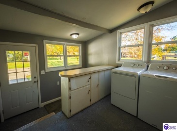 Maple Avenue, Hodgenville, Kentucky 42748, ,2 BathroomsBathrooms,For Sale,Maple Avenue,HK24004104