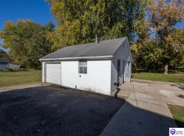 Maple Avenue, Hodgenville, Kentucky 42748, ,2 BathroomsBathrooms,For Sale,Maple Avenue,HK24004104