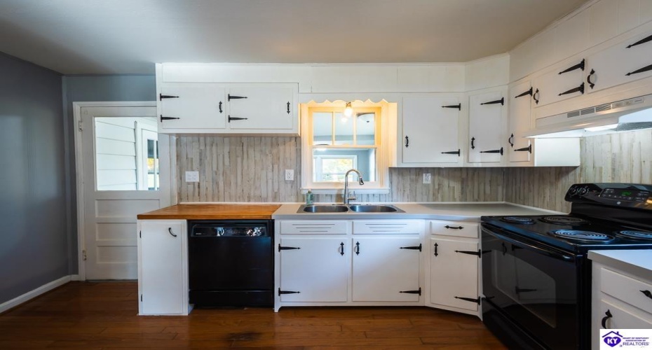 Maple Avenue, Hodgenville, Kentucky 42748, ,2 BathroomsBathrooms,For Sale,Maple Avenue,HK24004104