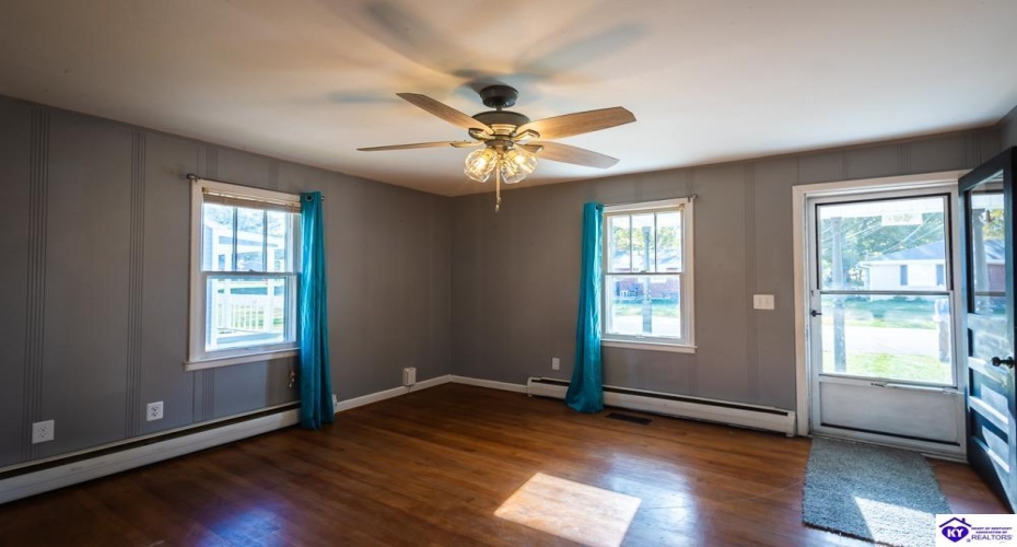 Maple Avenue, Hodgenville, Kentucky 42748, ,2 BathroomsBathrooms,For Sale,Maple Avenue,HK24004104