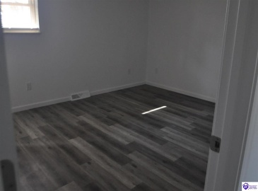 Thomas Street, Radcliff, Kentucky 40160, ,2 BathroomsBathrooms,For Sale,Thomas Street,HK24004607