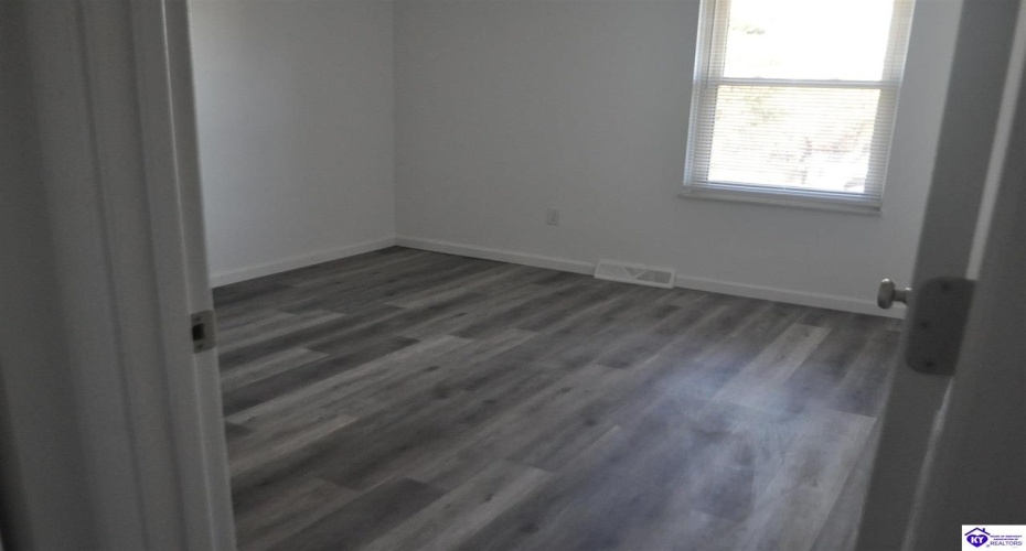 Thomas Street, Radcliff, Kentucky 40160, ,2 BathroomsBathrooms,For Sale,Thomas Street,HK24004607