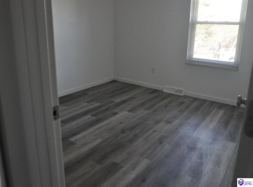 Thomas Street, Radcliff, Kentucky 40160, ,2 BathroomsBathrooms,For Sale,Thomas Street,HK24004607