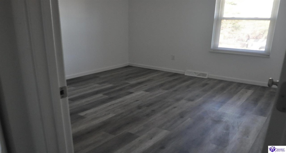 Thomas Street, Radcliff, Kentucky 40160, ,2 BathroomsBathrooms,For Sale,Thomas Street,HK24004607