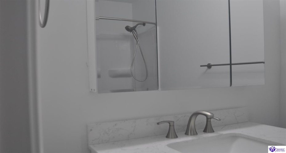 Thomas Street, Radcliff, Kentucky 40160, ,2 BathroomsBathrooms,For Sale,Thomas Street,HK24004607