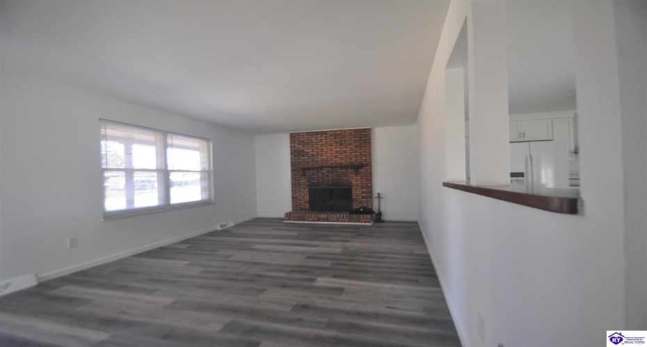 Thomas Street, Radcliff, Kentucky 40160, ,2 BathroomsBathrooms,For Sale,Thomas Street,HK24004607